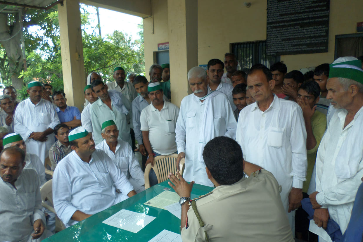 BKU police erupted on indecency, police cordon.