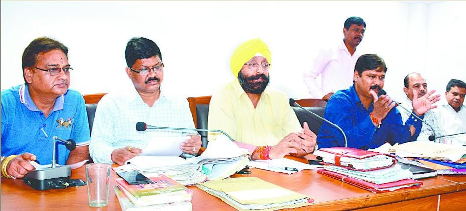 Board meeting commotion , Congress councilors boycotted