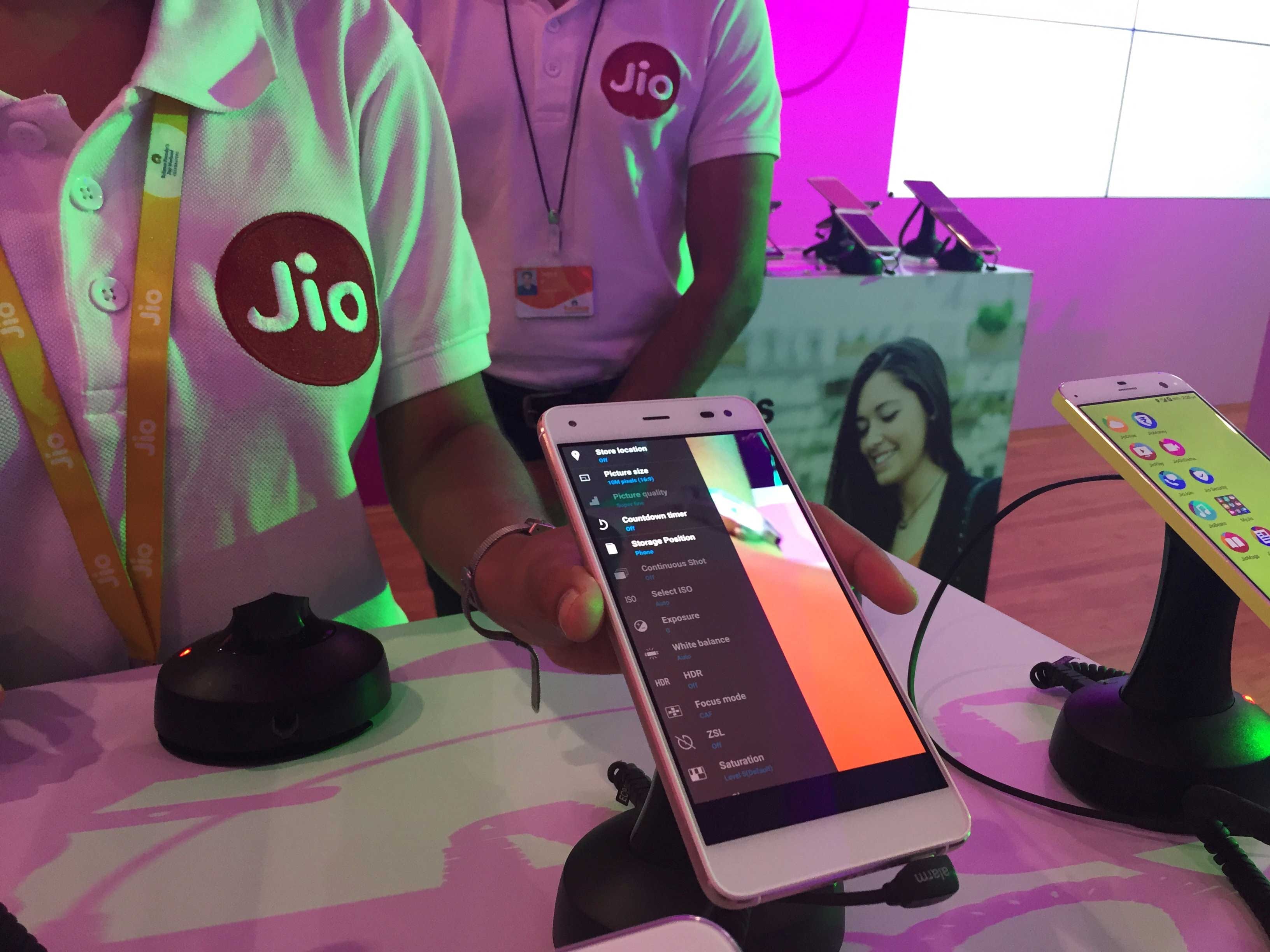 Reliance jio fiber preview offer with 100gb data 100mbps speed 90 days free says reports