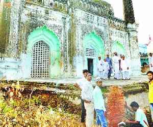 Hanumangarhi start of the Alamgir mosque underwent repairs