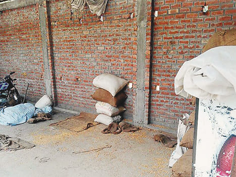 35 quintals of wheat from adhat theft