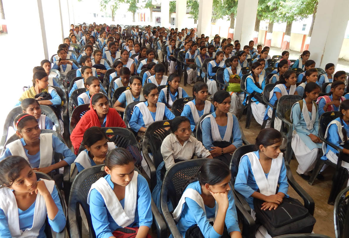 Students ke bich SP sir