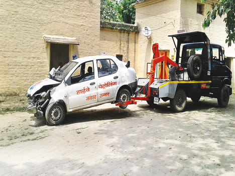 patroling car collied with truck, four constables injured