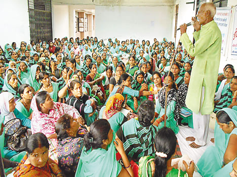 Anganwadi workers asked for the status of state employee