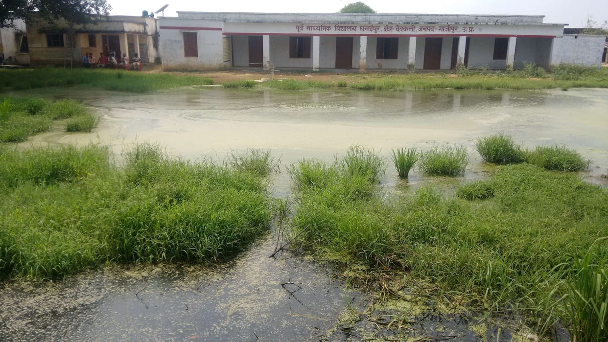 Pueblos docena están rodeados por las inundaciones
