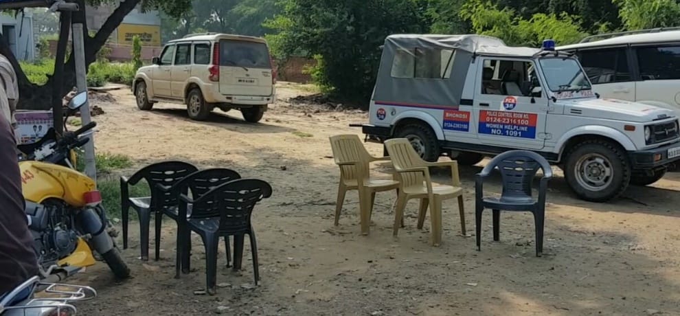 gangster ashok rathi wife murdered and accused burn the santro car which they use in crime