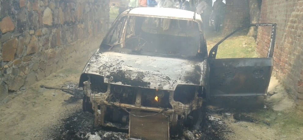 gangster ashok rathi wife murdered and accused burn the santro car which they use in crime
