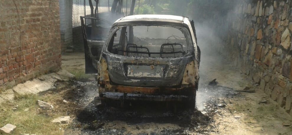 gangster ashok rathi wife murdered and accused burn the santro car which they use in crime