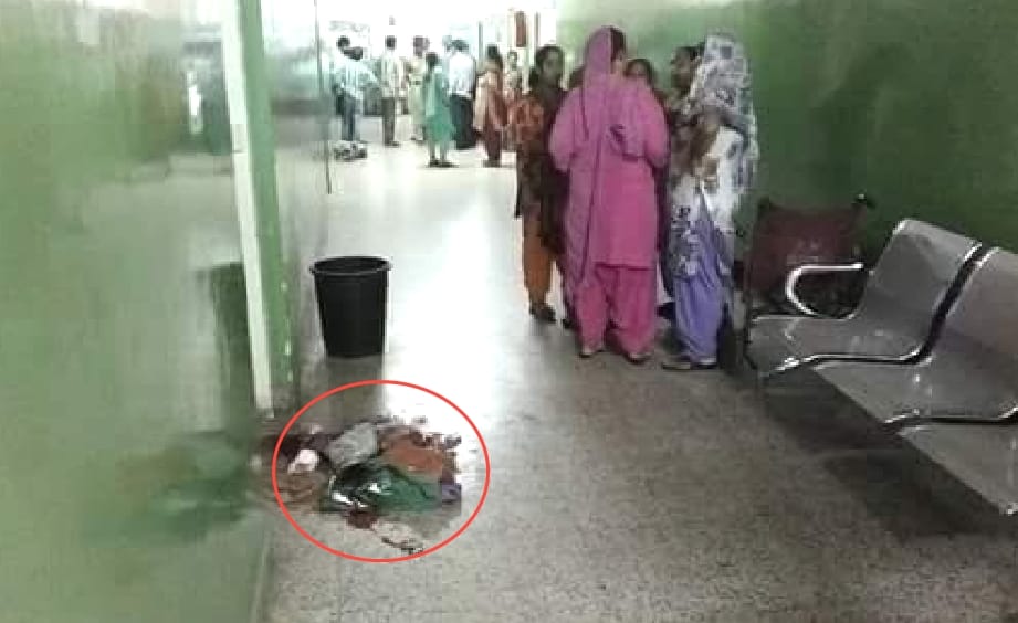 Pragnent Woman delivery at Door in Hamirpur Hospital.