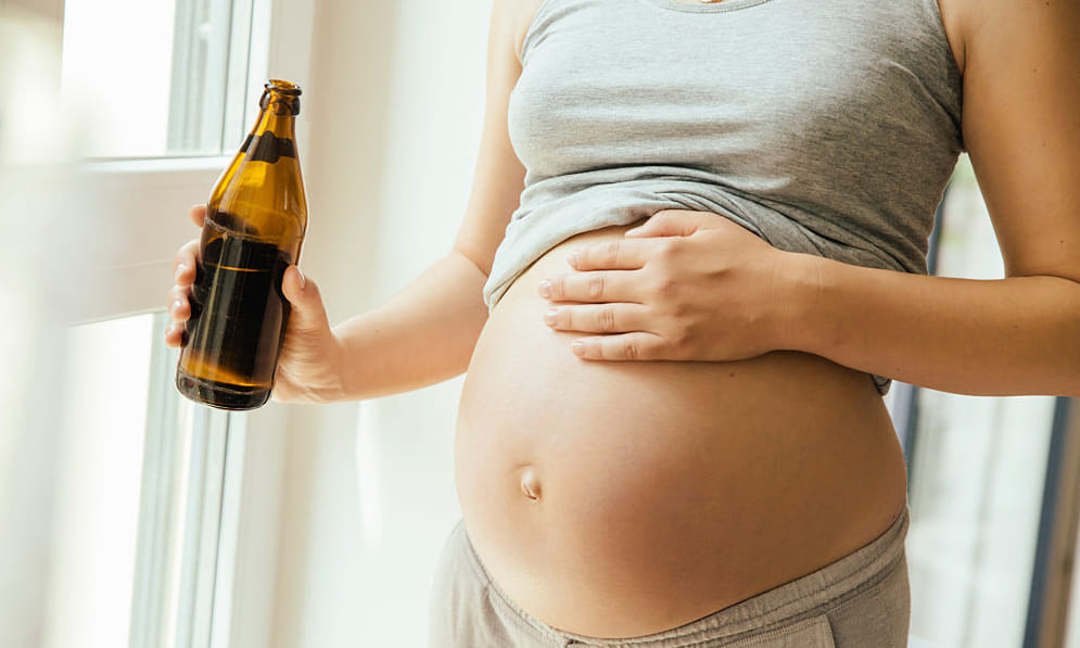 alchohal is dangerours for women, decreases fertility