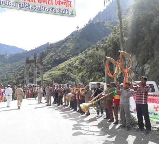 cm virbhadra singh dance on kinnauri nati