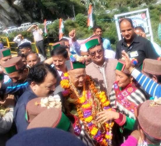 cm virbhadra singh dance on kinnauri nati