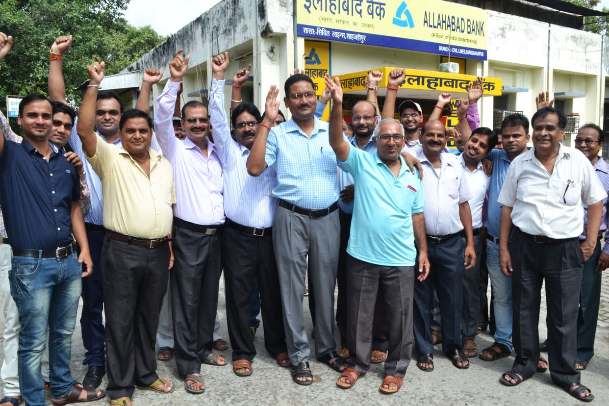 labour organizations demonstrate 