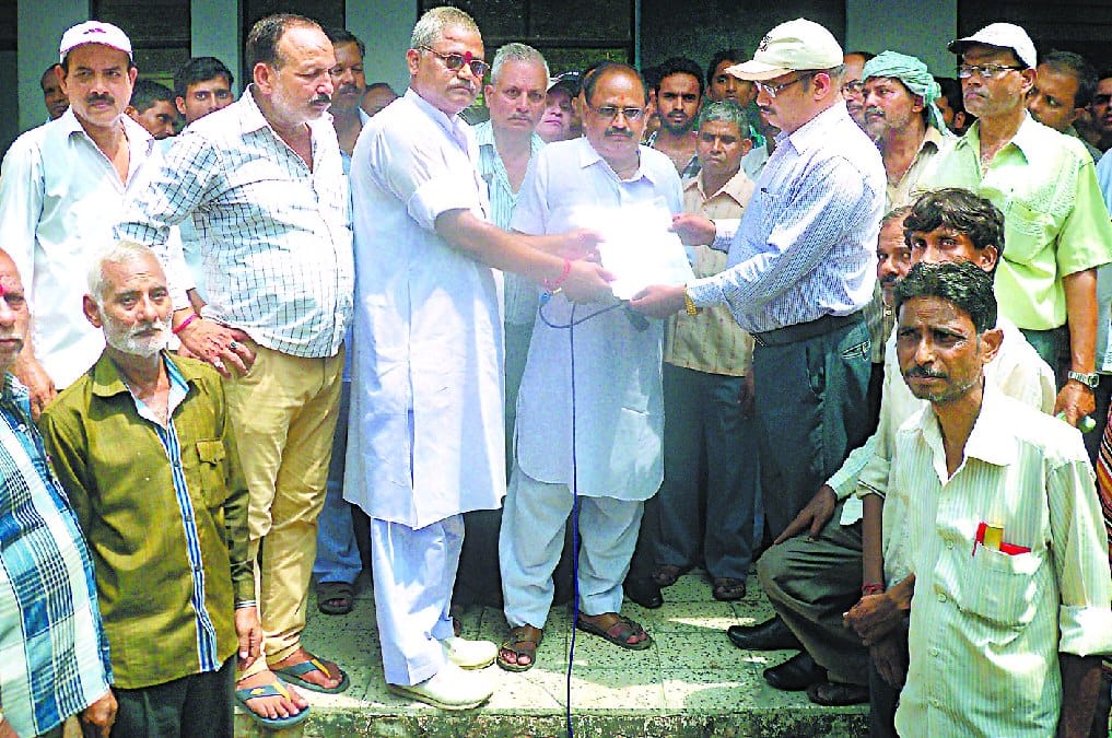 SDM memorandum given to the sugar mill workers