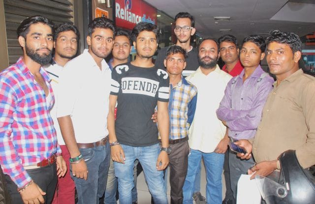 Reliance Jio SIM scramble for Ghaziabad
