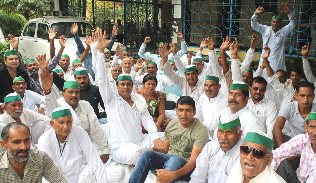 Farmers Collectorate circle, commotion