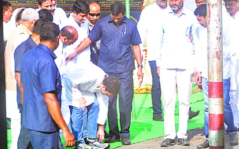 rahul gandhi viral pics during up visit