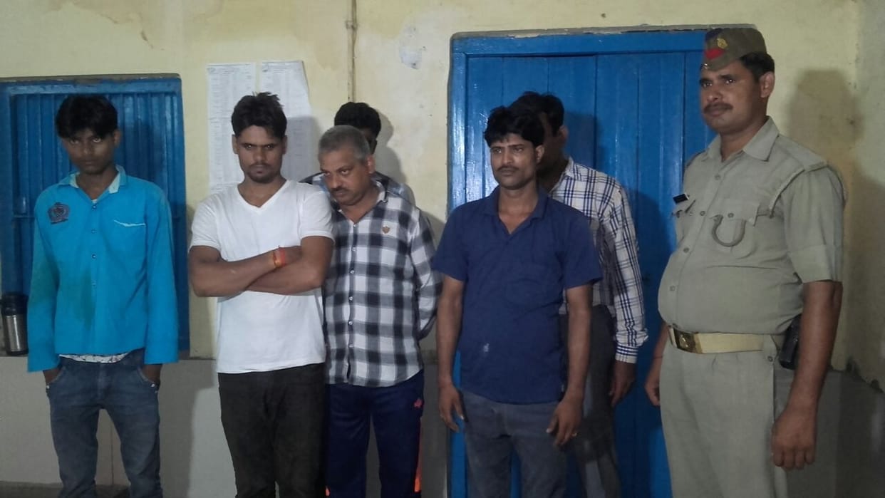 Many hotels in Sikandra running sex racket