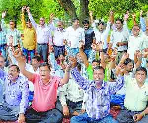 Offices and banks, people are disturbed by the strike