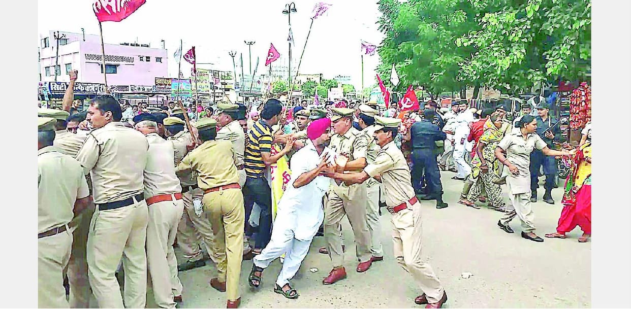 strike in fatehabad, employees strike, tohana, bhattu, bhuna, fatehabad