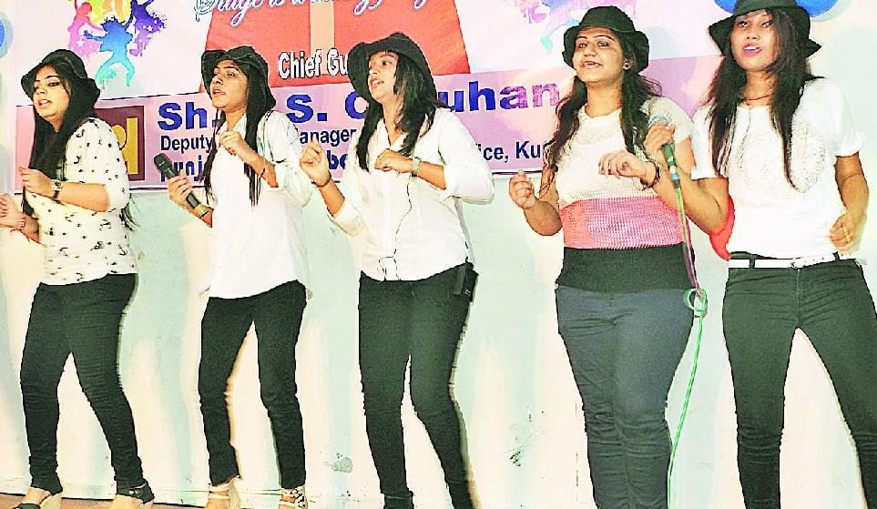 talent show, college, girls, boys, dance, performance, yamunanagar 