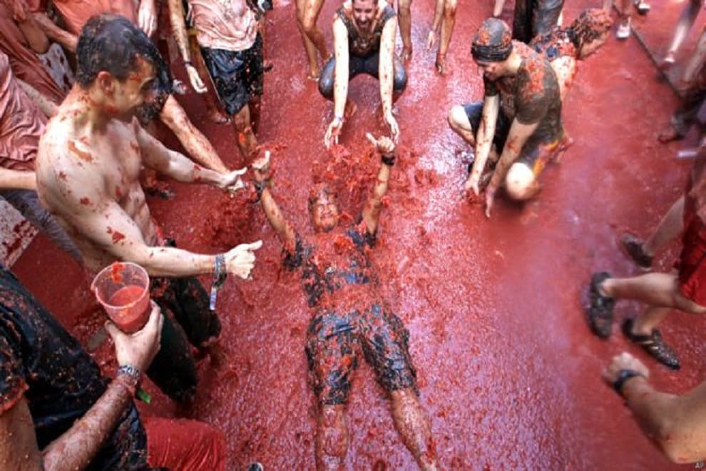 tomatina tomato fight