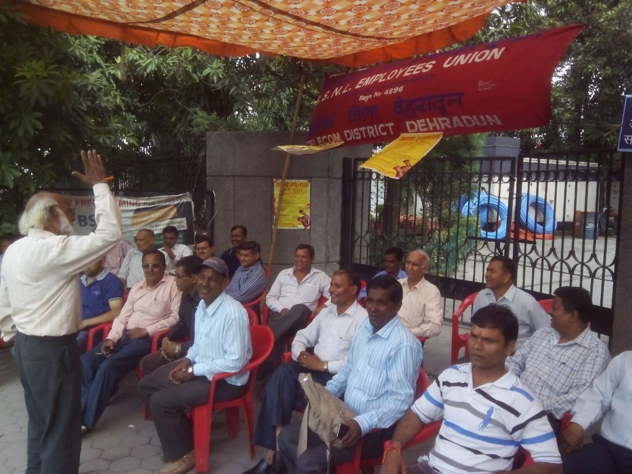 Trade unions strike in dehradun