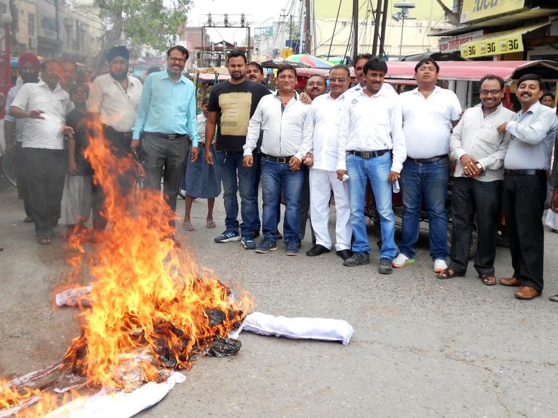 netizens protest over garbage