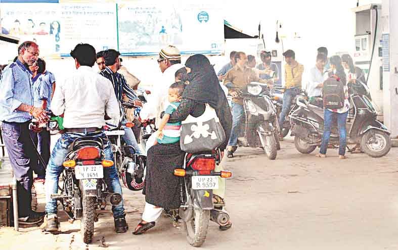 without helmet no petrol flap 