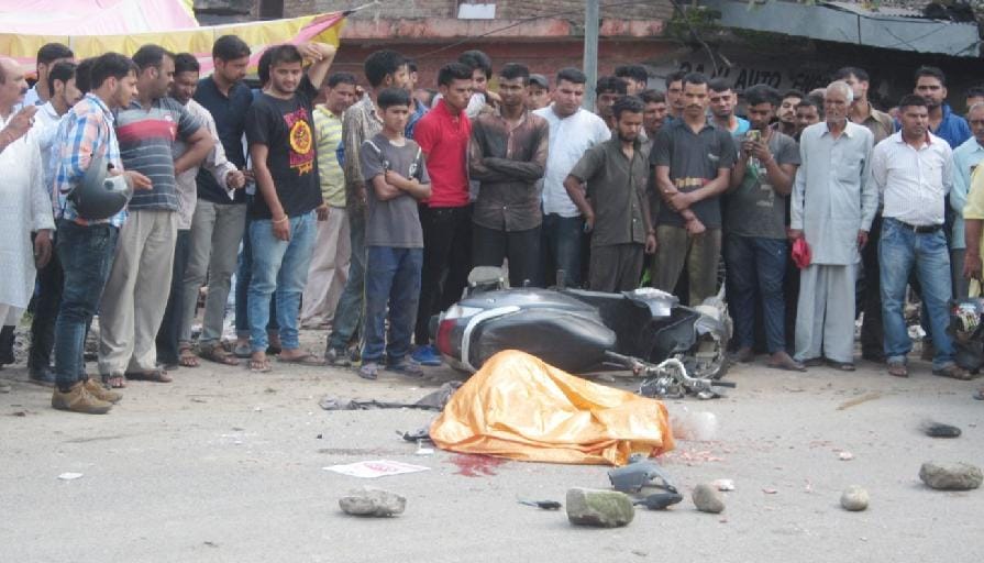 scooty rider died in accident