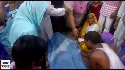 Minor killed in bus accident, people traffic jam