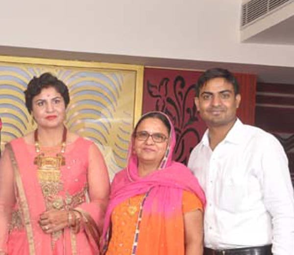 india's first arjun awardi lady wrestler dsp geetika jakhar engagement with engineer