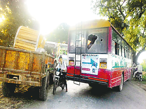 Youth returning from military recruitment went on the rampage in Jalaun