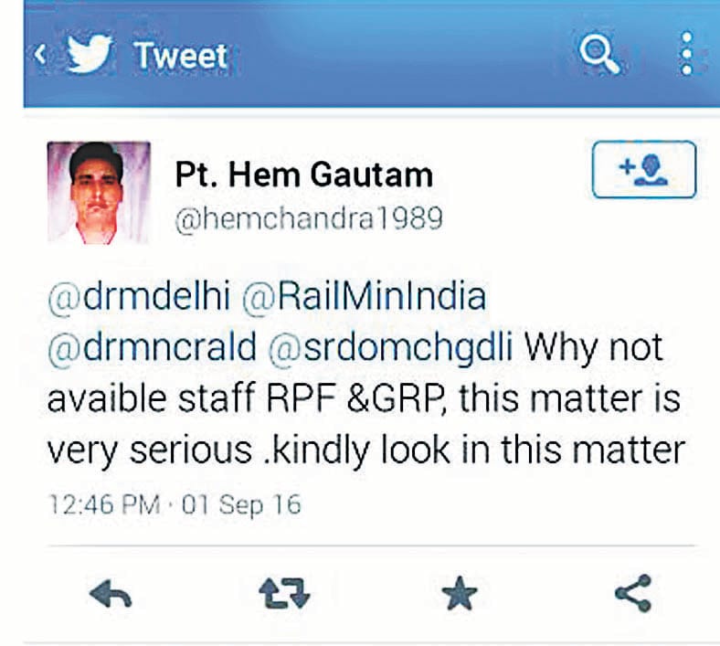 A fight over the seat in the train on the railway minister tweeted