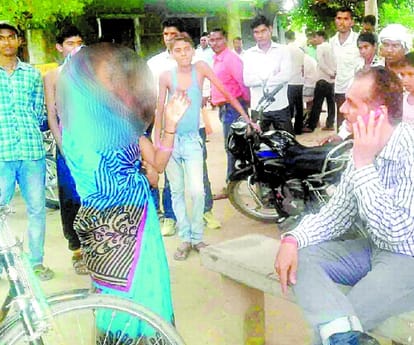  A head master beats a teacher in sultanpur.