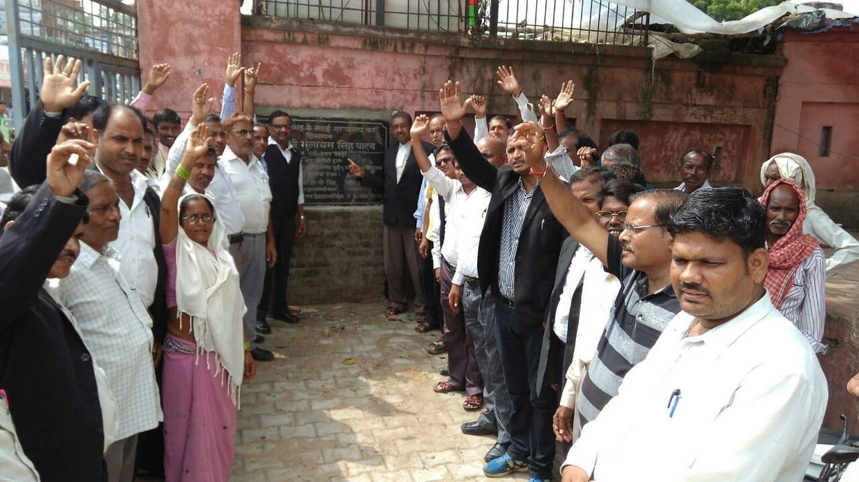 Making out a procession in support of the district Duddhi