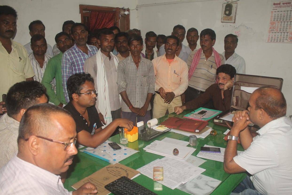 Electricity workers surrounded Xen