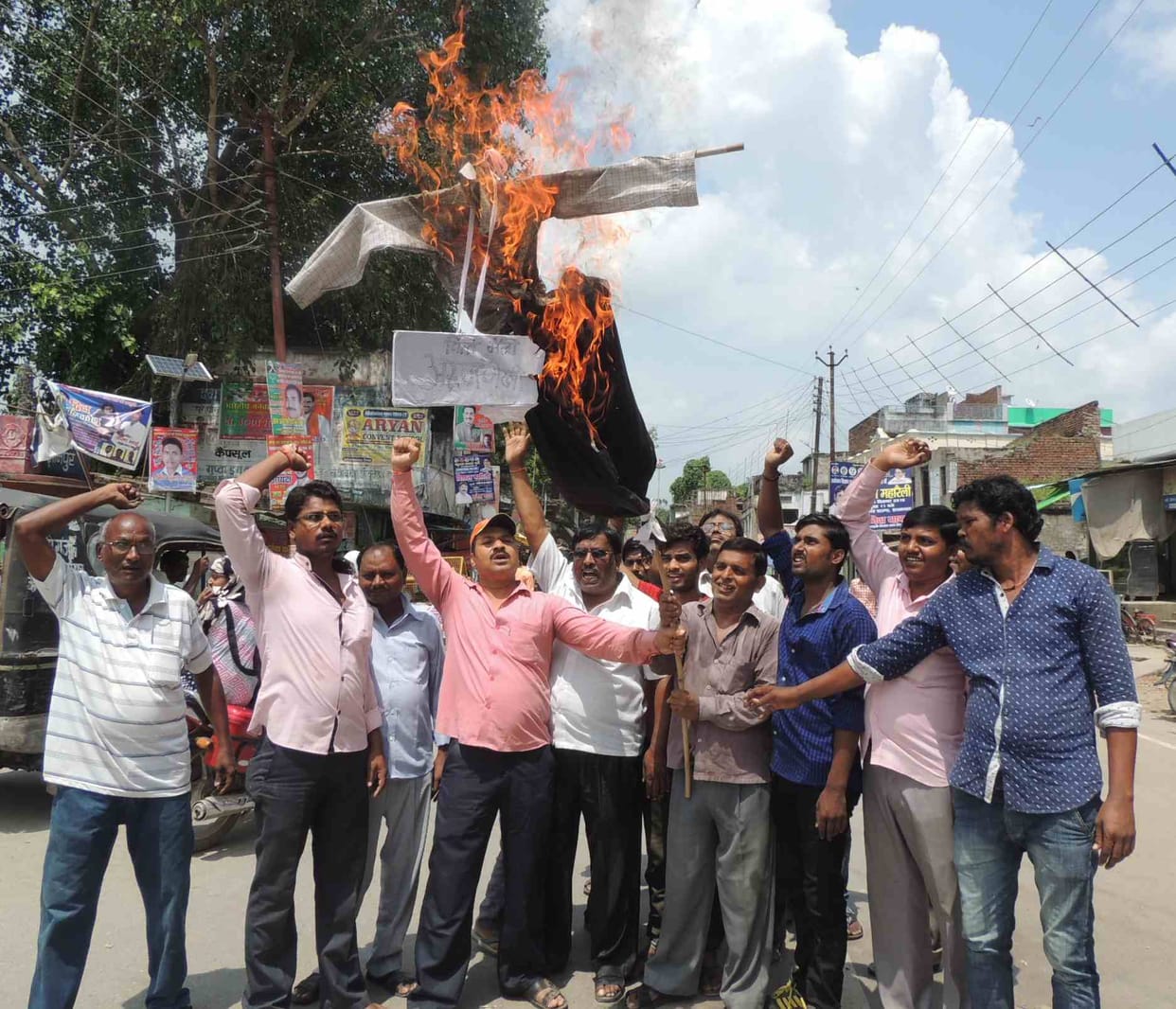 businessmen fired the effigy of finance minister