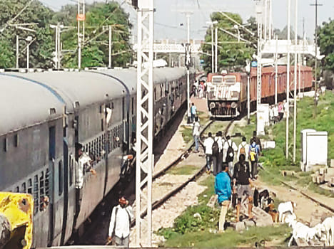 man goinng for army entrance stop train 