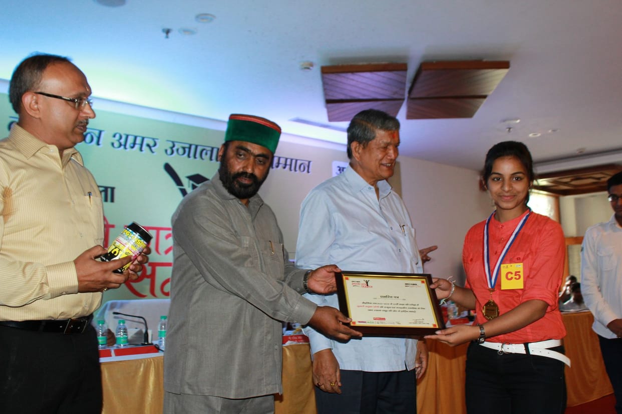 uttarkhand board toppers honoured by amar ujala.
