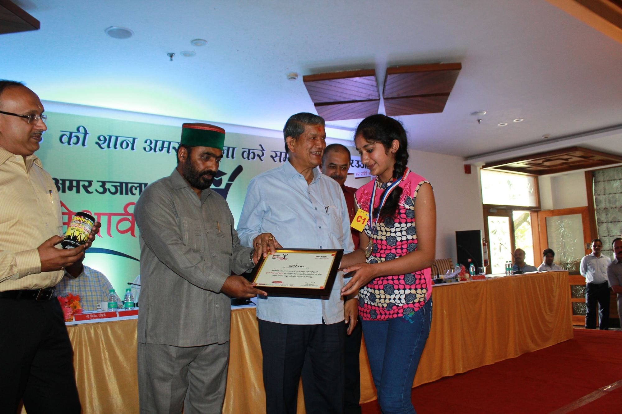 cm harish rawat honoured uttarakhand board toppers.