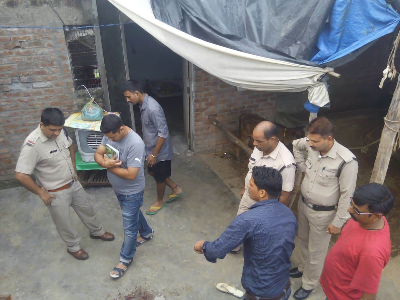 man brutally murdered in haridwar, mother was in house.