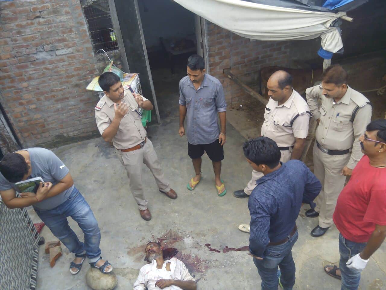 man brutally murdered in haridwar, mother was in house.