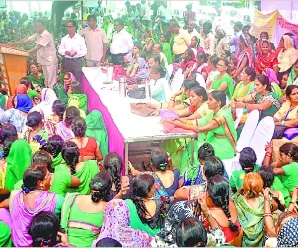 Protest against rahul gandhi in Amethi.