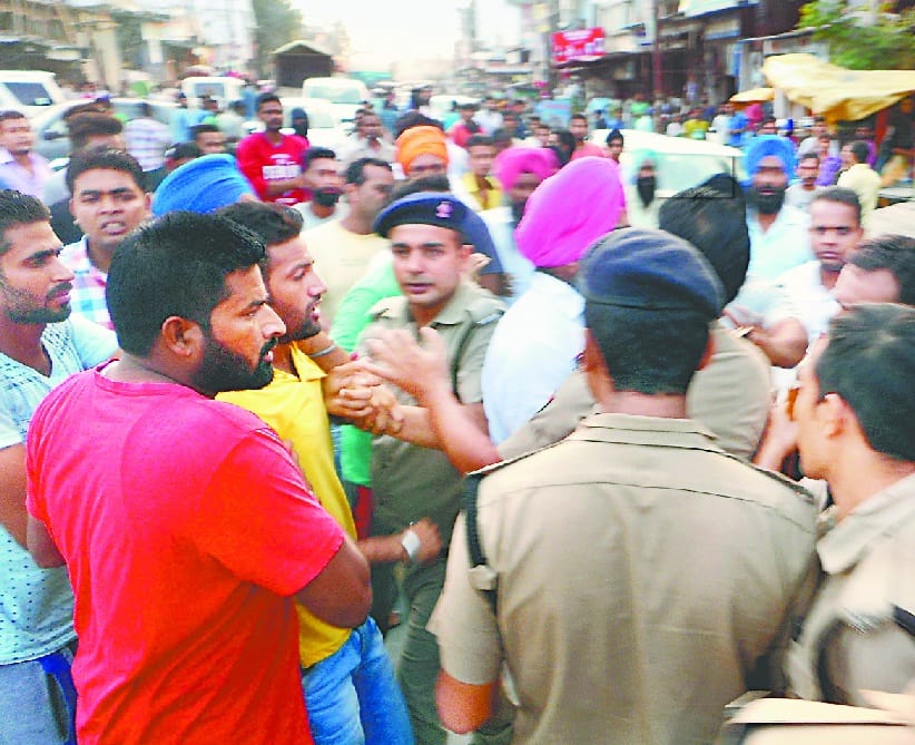 Electoral rivalry with two groups of students clashed firing, three injured 