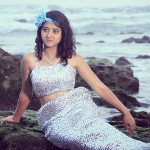 this cute girl became the hot heroine 
