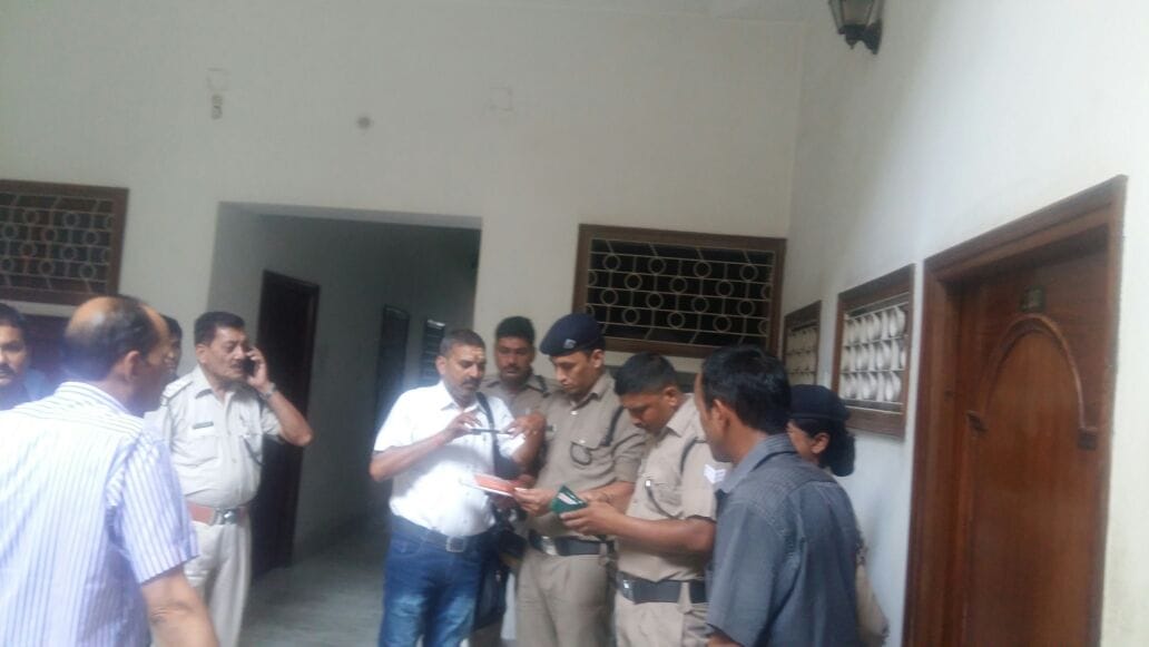 couple committed suicide in hotel.