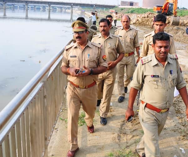 a couple commits suicide in   Lucknow.