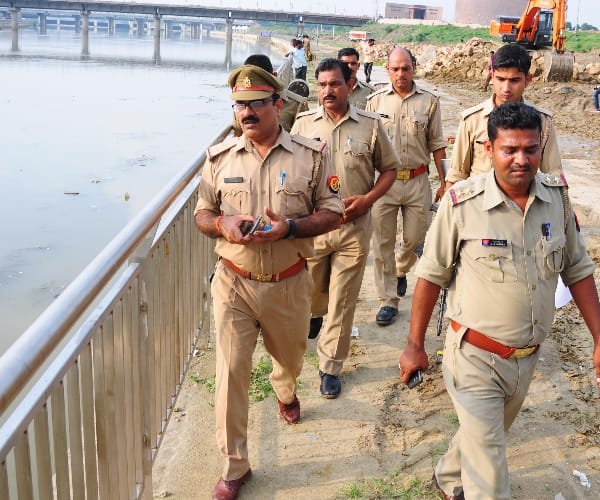 a couple commits suicide in   Lucknow.