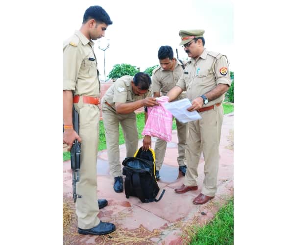 a couple commits suicide in   Lucknow.